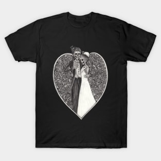 Skeletons loves couple wedding. T-Shirt